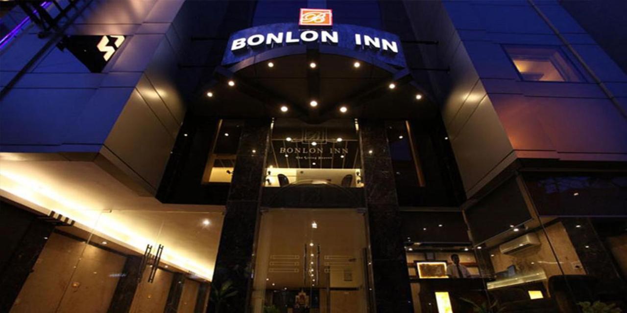 The Bonlon Inn-Near Blk Hospital Дели Экстерьер фото