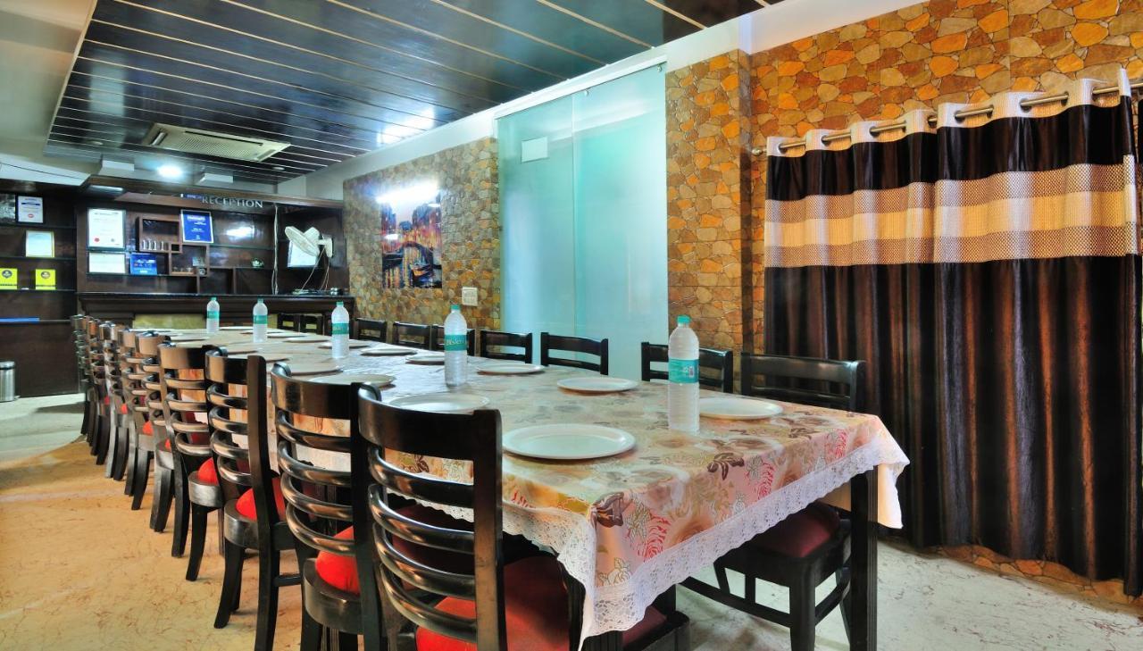 The Bonlon Inn-Near Blk Hospital Дели Экстерьер фото